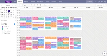 La visualizzazione della vostra agenda è altamente personalizzabile.
Colori, marcatori e simboli indicano diverse prestazioni e tipi di azione, come gli appuntamenti presi online.