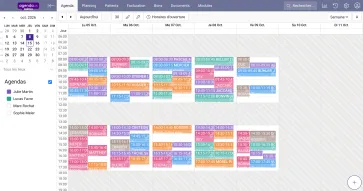 The display of your agenda is highly customisable. Colours and markers distinguish between types of consultation and appointments booked online.