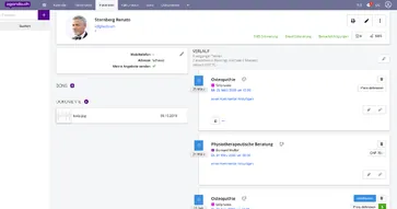 Das hochgradig anpassbare Patientendossier zeigt alle Patienteninformationen und den Terminverlauf an.